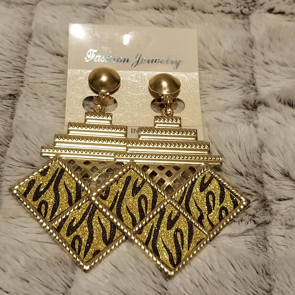 Fashion earrings